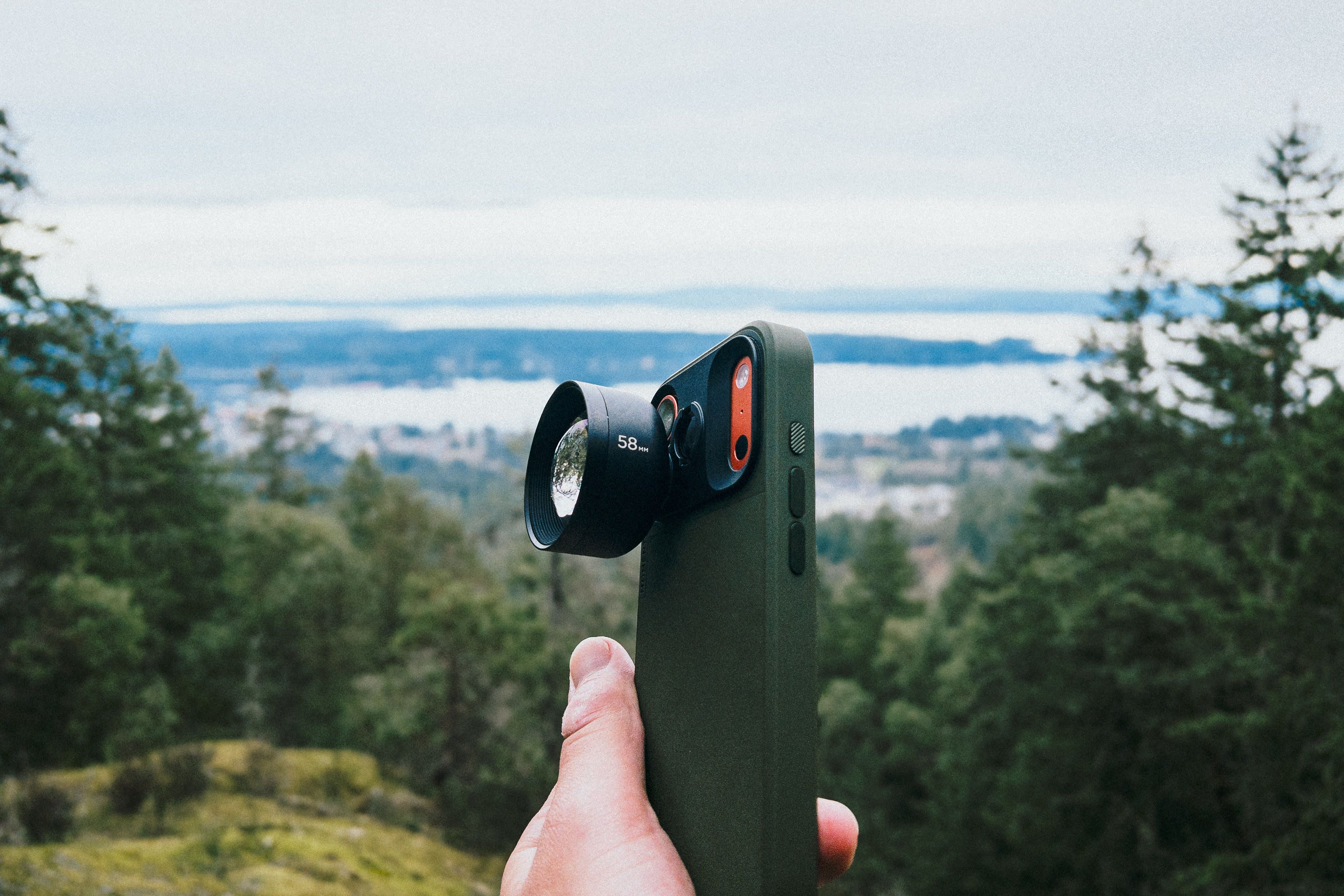 Moment 58mm T-Series Review: Vintage Character on an iPhone 17 Pro