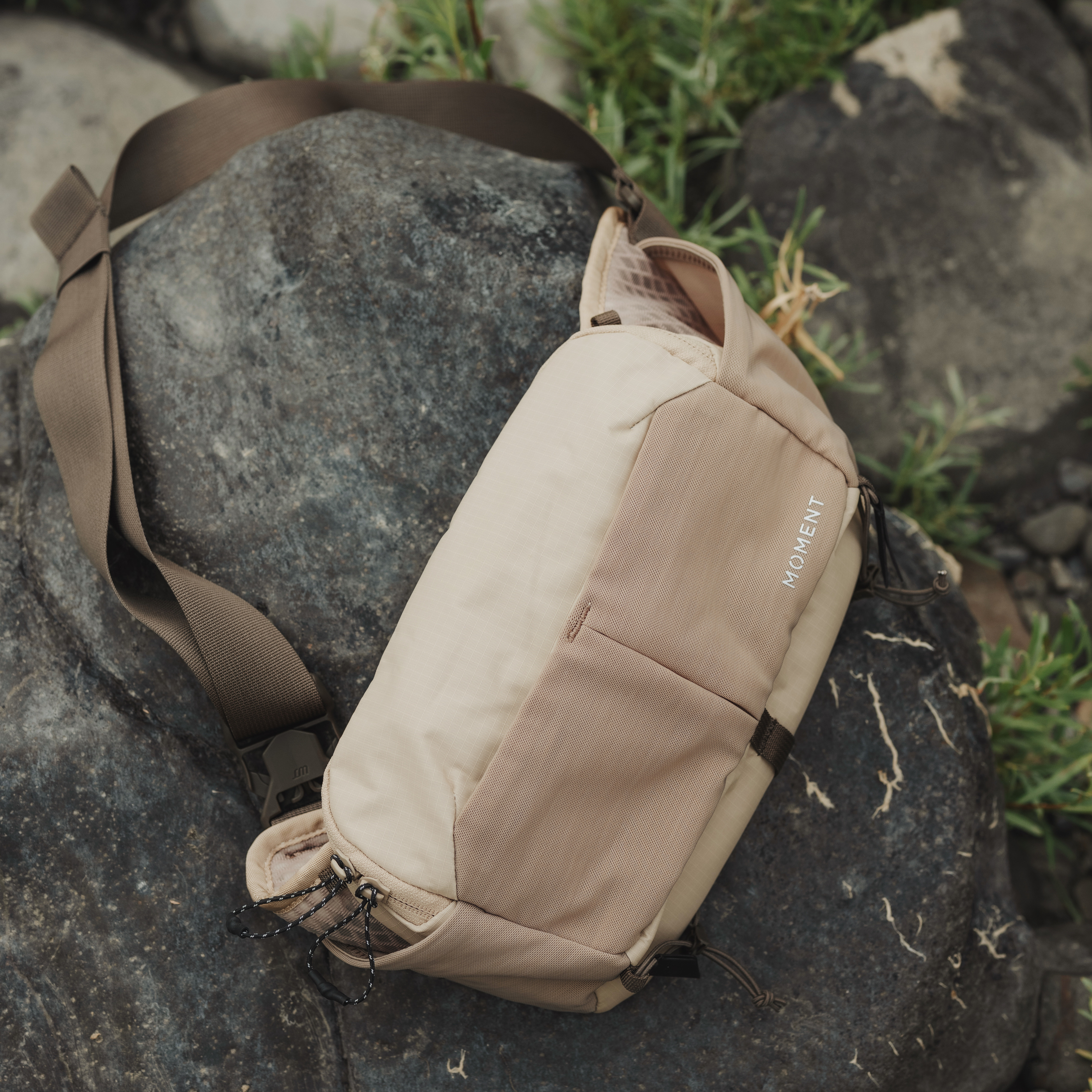 Slate 4L Camera Sling